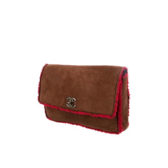 CHANEL CC TURNLOCK BROWN SUEDE LEATHER RED SHEARLING FLAP CLUTCH - Picture 3 of 3